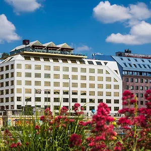 Radisson Red Hotel, **** Vienna