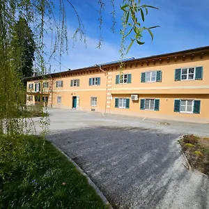 White Flat By Grazrentals With Cool Location & Free Parking Appartamento